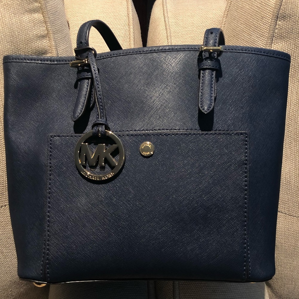 Michael Kors Jet Set Saffiano Leather Shoulder Bag